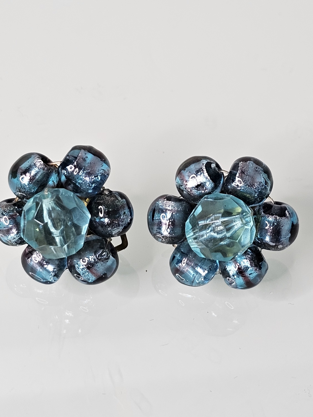 Vintage Blue Beaded Cluster Clip Earrings 1960s-70s Made in Italy - Picture 3 of 11